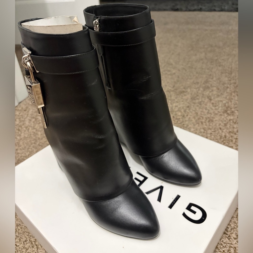 listing-status-banner